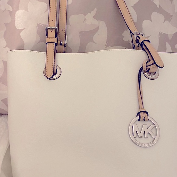 SOLD..SOLD……Micheal Kors Jet Setter Tote - Picture 6 of 9